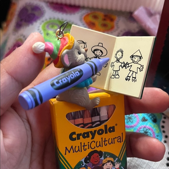 1995 Hallmark Colorful World Crayola Multicultural Pack Mouse Ornament - Picture 2 of 3